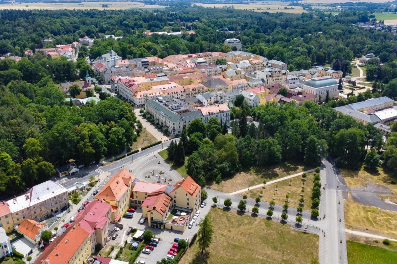 Spa Hotel Centrum Františkovy Lázně Екстериор снимка